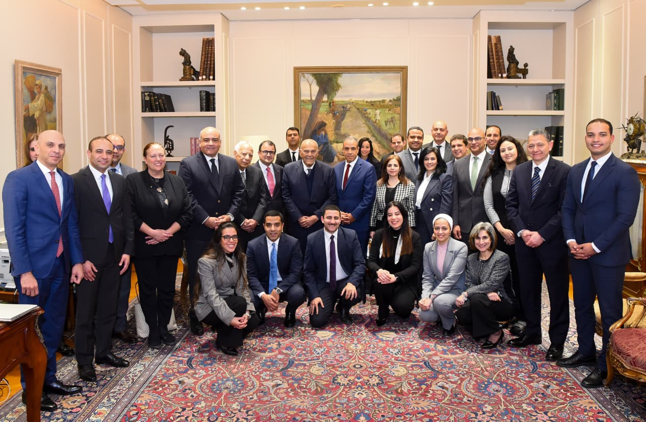 وزير الخارجية ود. مجدي يعقوب