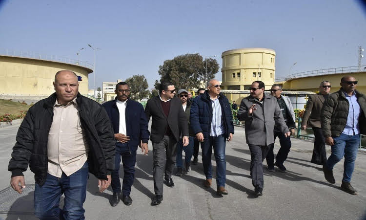 وزير الموارد المائية ونائب محافظ بورسعيد يتفقدان محطة رفع القنطرة غرب