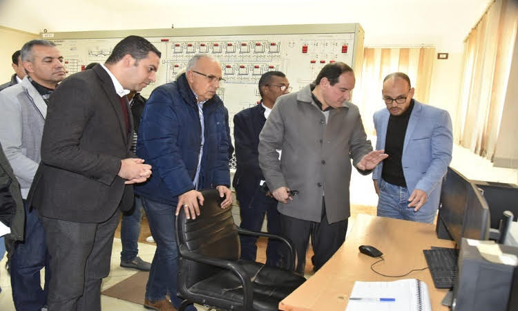 وزير الموارد المائية ونائب محافظ بورسعيد يتفقدان محطة رفع القنطرة غرب