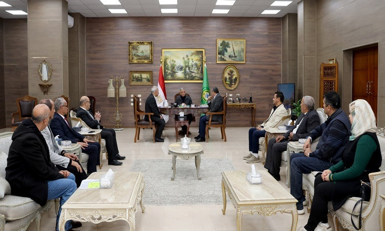 محافظ الإسماعيلية يستقبل رئيس مركز البحوث الزراعية وقيادات المركز