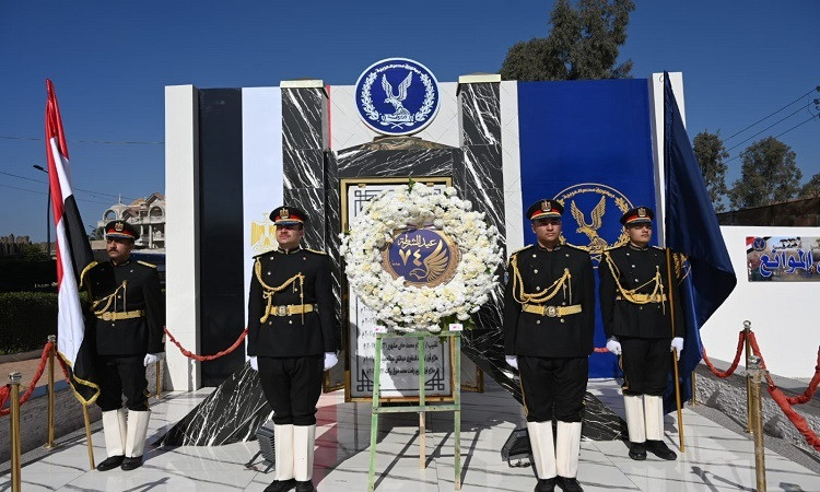 محافظ الغربية يضع إكليل الزهور على النصب التذكاري تكريمًا لذكرى الشهدا