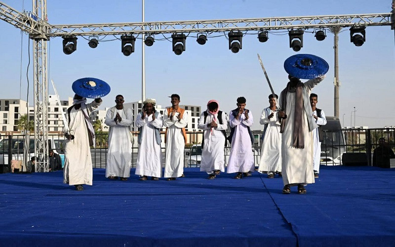 عروض الفن السكندري وكورال ذوي الهمم ومسرح العرائس بمعرض الكتاب