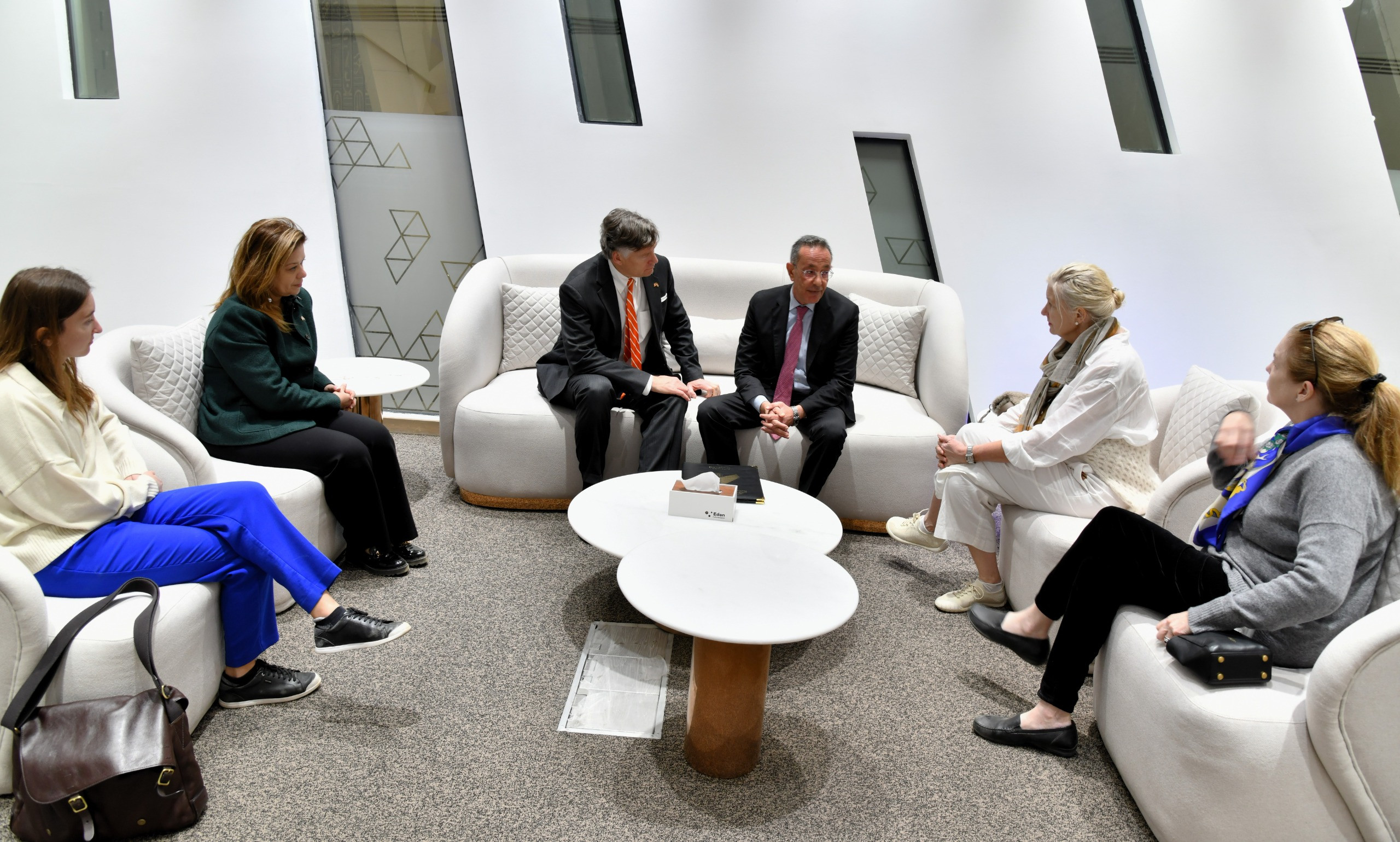 نائب وزير الخارجية الأمريكي ونظيره الطاجيكستاني