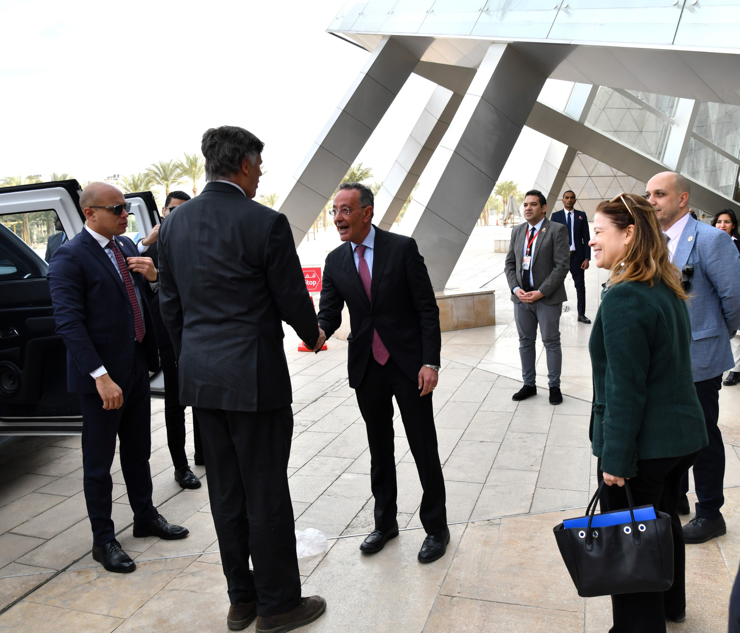 نائب وزير الخارجية الأمريكي ونظيره الطاجيكستاني