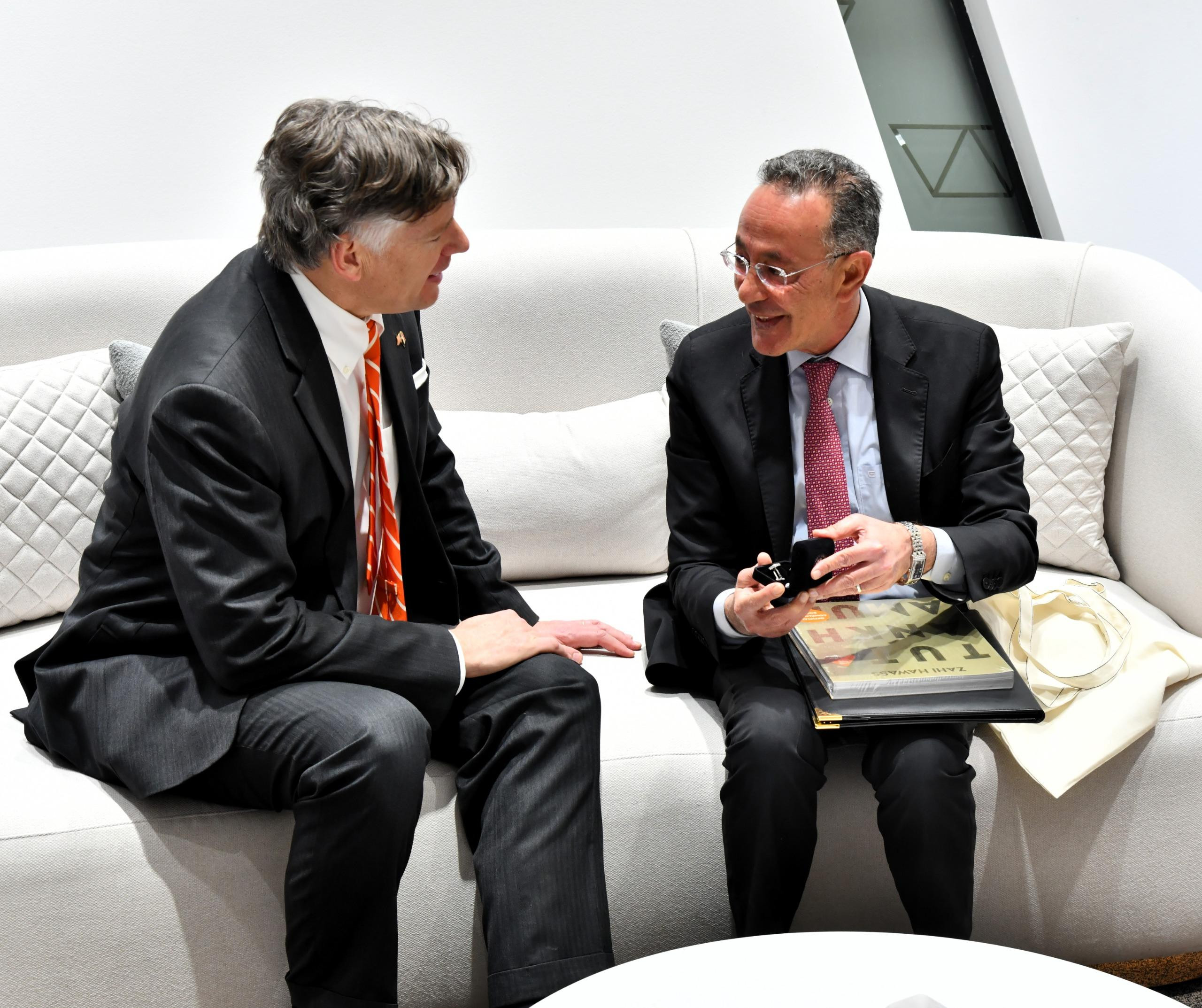 نائب وزير الخارجية الأمريكي ونظيره الطاجيكستاني