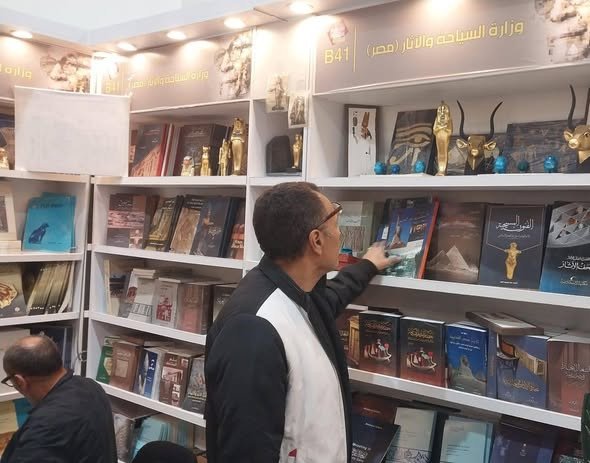 وزارةالسياحة بمعرض الكتاب