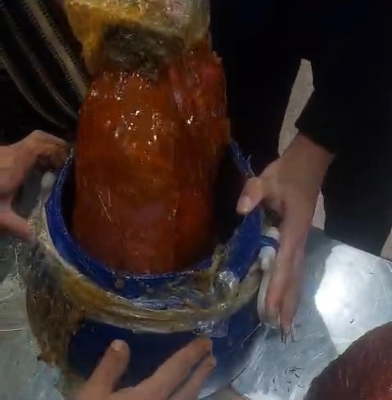 مخدرات داخل عبوات عسل