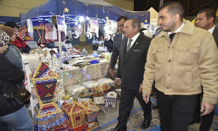 محافظ بورسعيد يفتتح معرض 