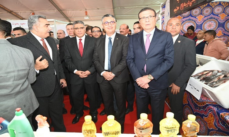 وزيرا الزراعة والتموين ومحافظة الجيزة يفتتحون معرض السلع الغذائية بالم
