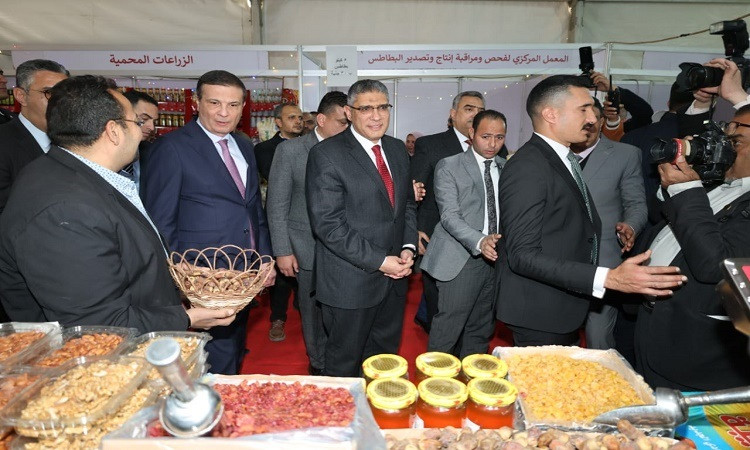 وزيرا الزراعة والتموين ومحافظة الجيزة يفتتحون معرض السلع الغذائية بالم