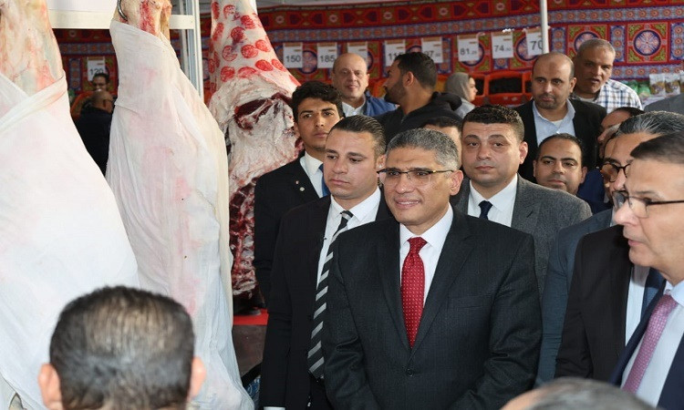 وزيرا الزراعة والتموين ومحافظة الجيزة يفتتحون معرض السلع الغذائية بالم