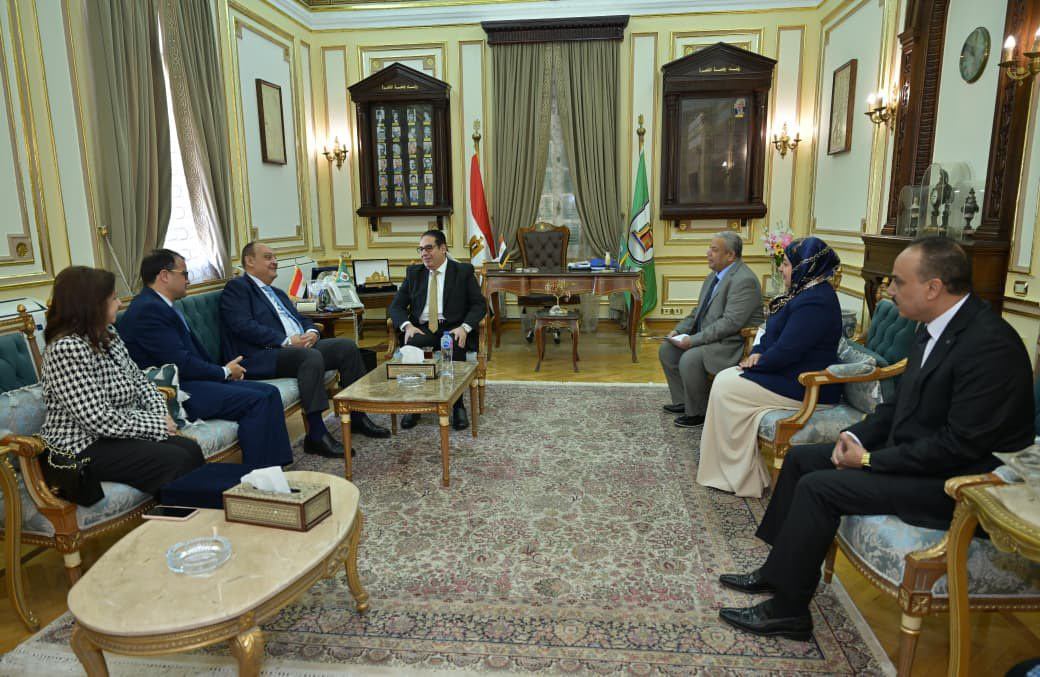 رئيس جامعة القاهرة