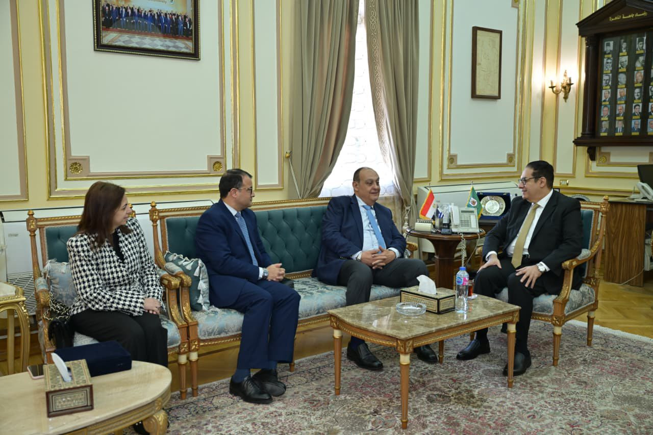 رئيس جامعة القاهرة