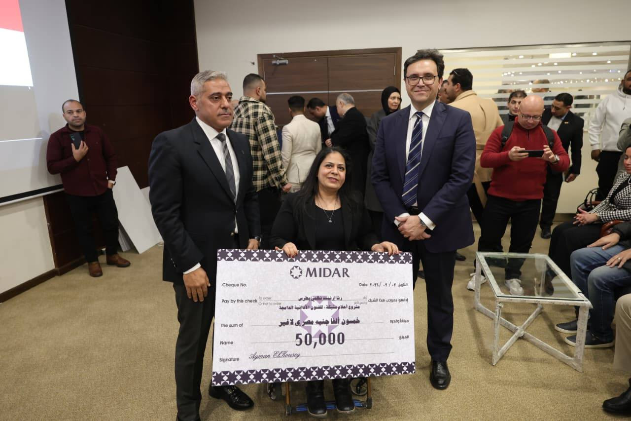 هنو يكرم الحاصلين على جوائز التميز بالدورة الـ 57 لمعرض القاهرة الدولي