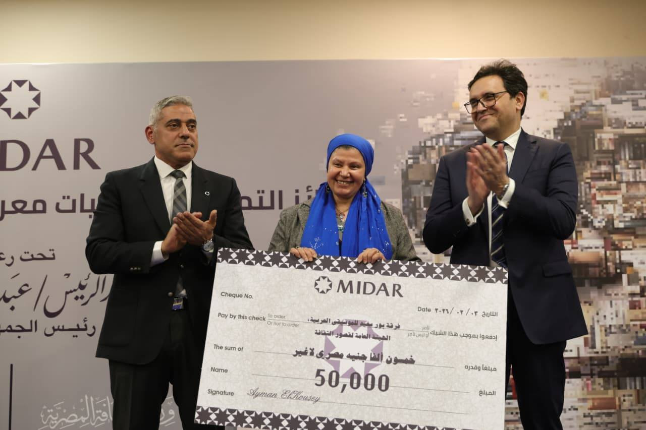 هنو يكرم الحاصلين على جوائز التميز بالدورة الـ 57 لمعرض القاهرة الدولي