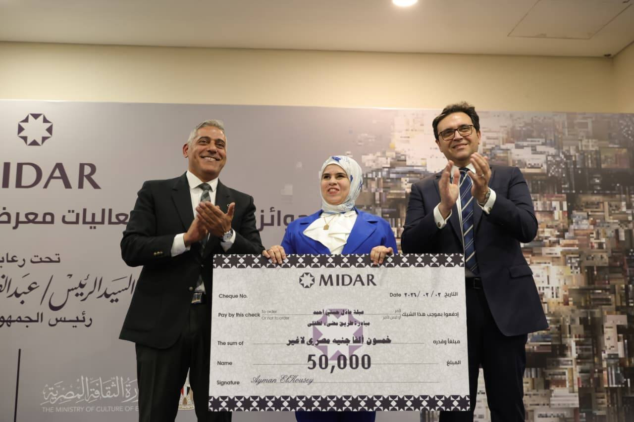 هنو يكرم الحاصلين على جوائز التميز بالدورة الـ 57 لمعرض القاهرة الدولي