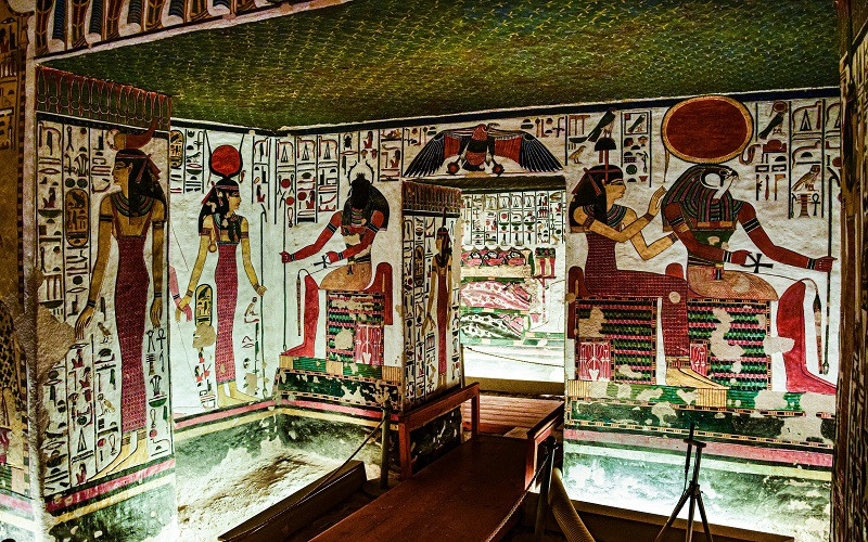 فنانة تشكيلية :  الفن التشكيلى جسر بين التراث والإبداع