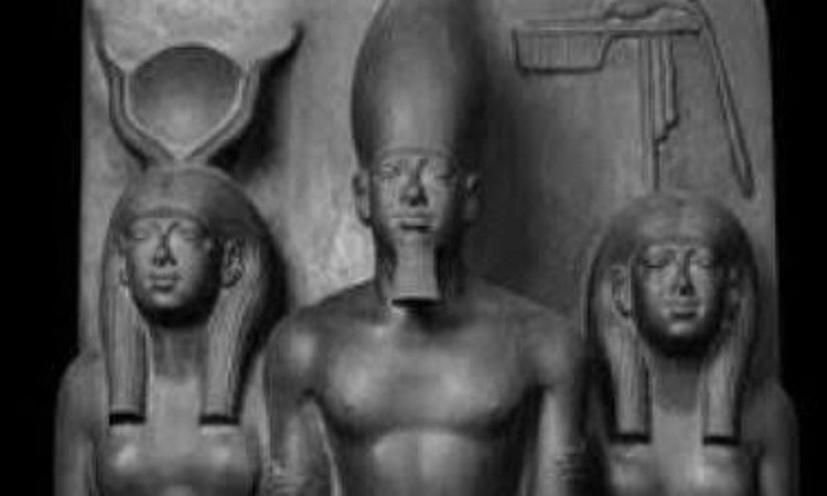 ثالوث منكاورع..تحفة فنية تجسد عظمة الملك والآلهة في مصر القديمة