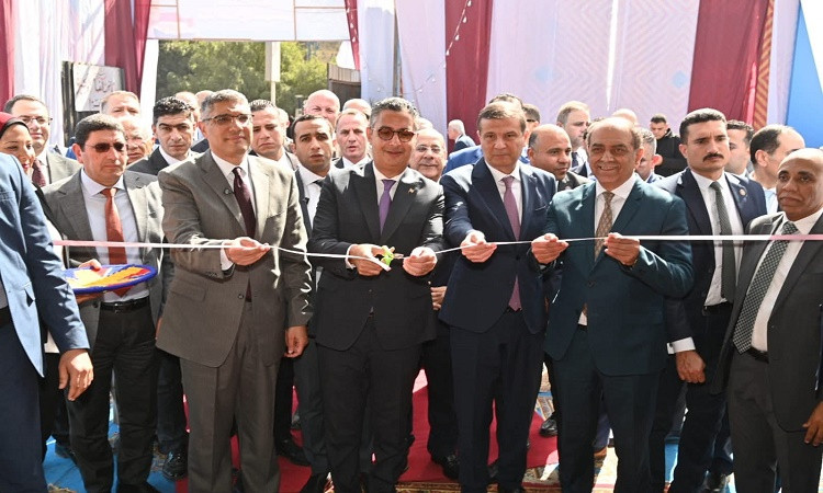 محافظ الجيزة ووزيرا الزراعة والتموين