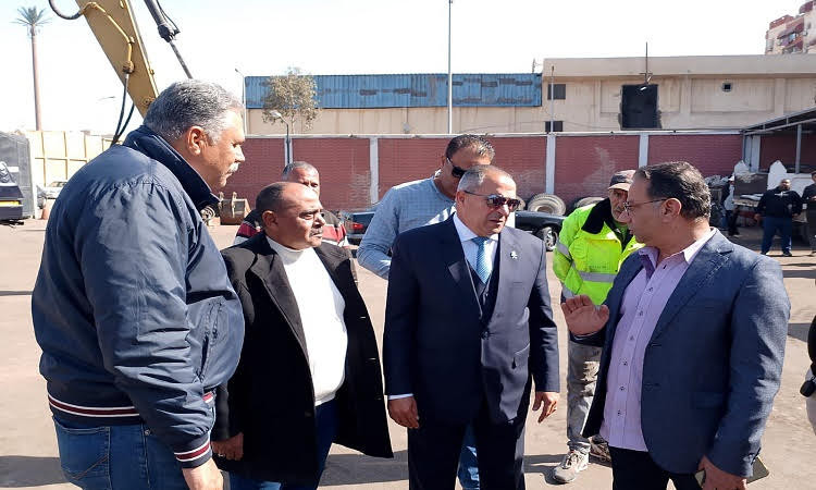 محافظ بورسعيد يتفقد جهاز الإنقاذ والطوارئ ويؤكد ضرورة جاهزية المعدات