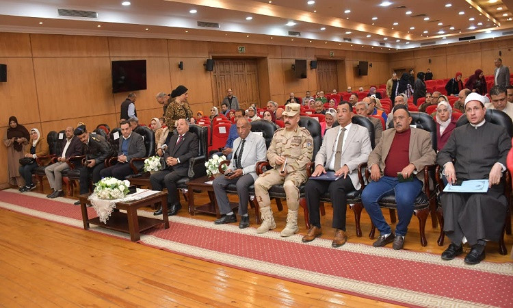 محافظ بورسعيد يتابع استعدادات المحافظة لاستقبال شهر رمضان المعظم