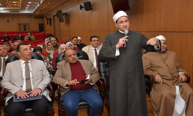 محافظ بورسعيد يتابع استعدادات المحافظة لاستقبال شهر رمضان المعظم