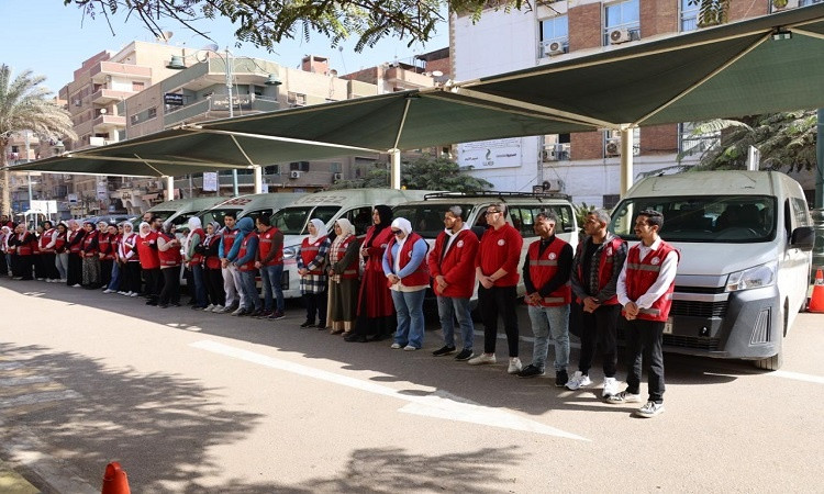 محافظ المنوفية يستقبل قوافل طبية لتوقيع الكشف وتقديم مساعدات لمتضررين