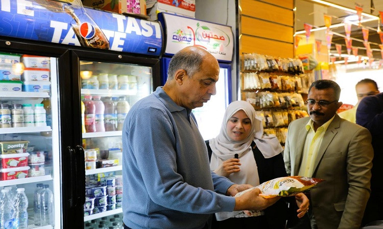 محافظ المنيا يفتتح معرض 