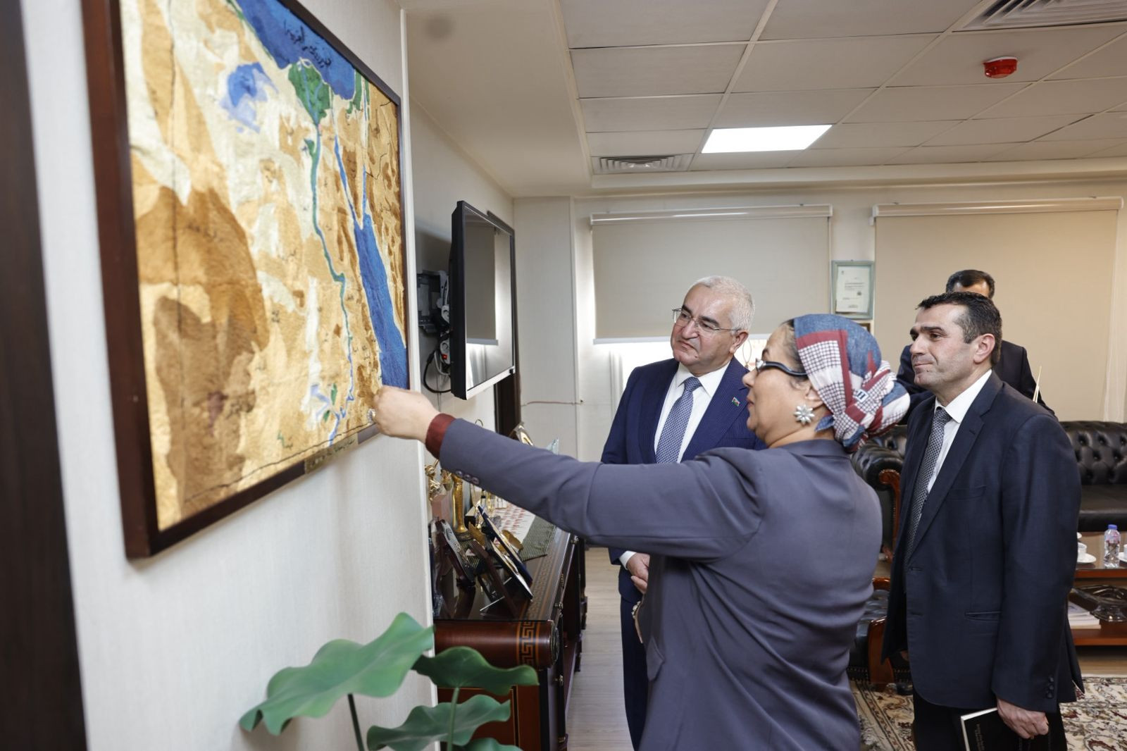 امل عمار وسفير اذربيجان