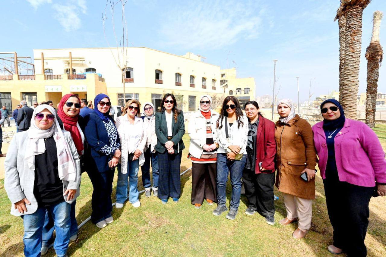 وزيرة الاسكان