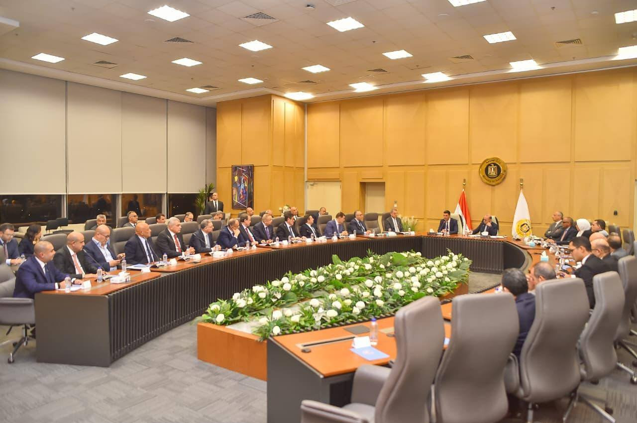 وزيرا الاستثمار والصناعة