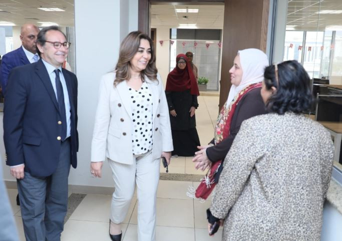 الدكتورة منال عوض