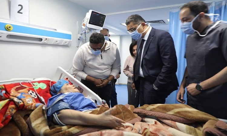 محافظ البحر الأحمر يتفقد المستشفى العام ويوجه بتقديم خدمات طبية متكامل