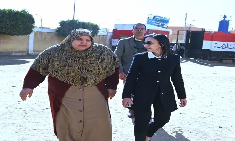 محافظ البحيرة تتفقد مدرسة الشهيد كارم صباح بسيدي غازي بكفر الدوار
