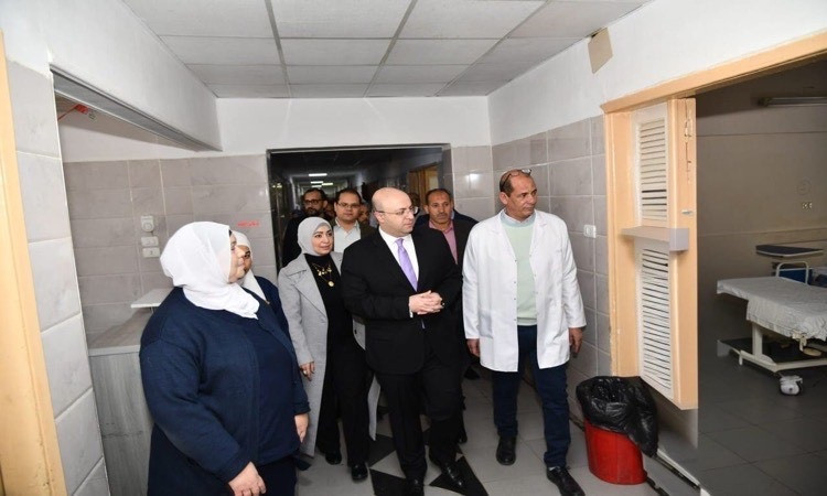 محافظ الفيوم يتفقد المستشفى العام ويوجه بتنظيم العيادات والالتزام بنوب