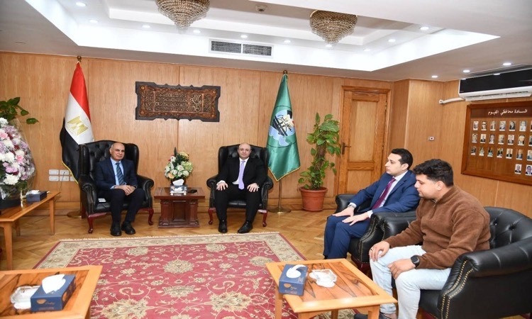 حافظ الفيوم يستقبل رئيس جامعة وادي النيل للتهنئة بتجديد ثقة القيادة ال