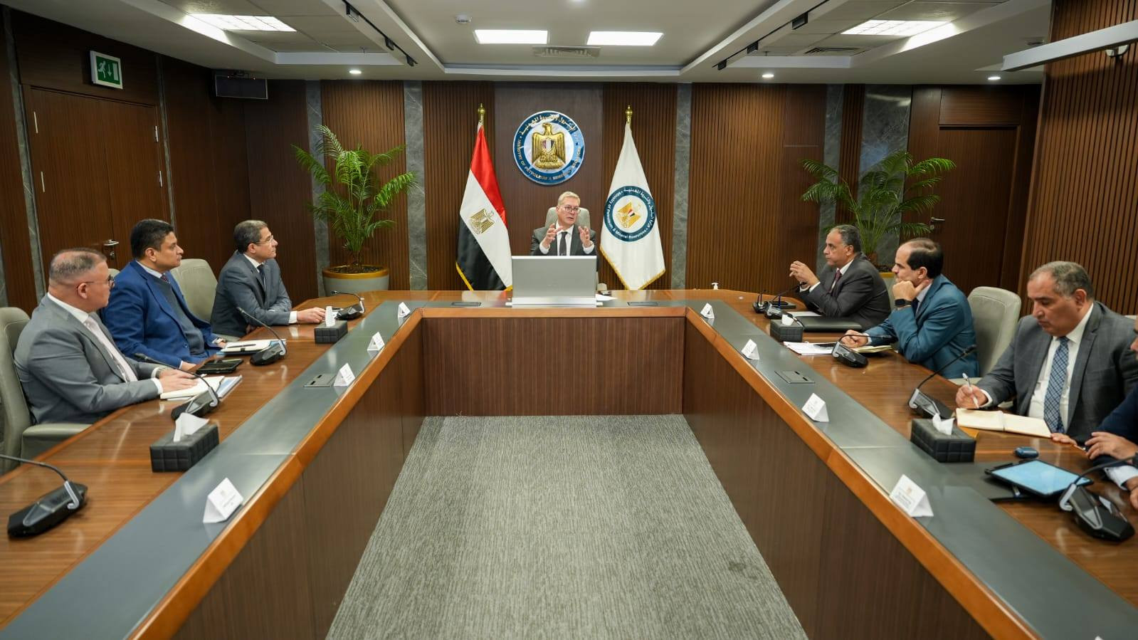 البترول: تطبيق تقنيات الحفر الأفقي والتكسير الهيدروليكي لزيادة الإنتاج