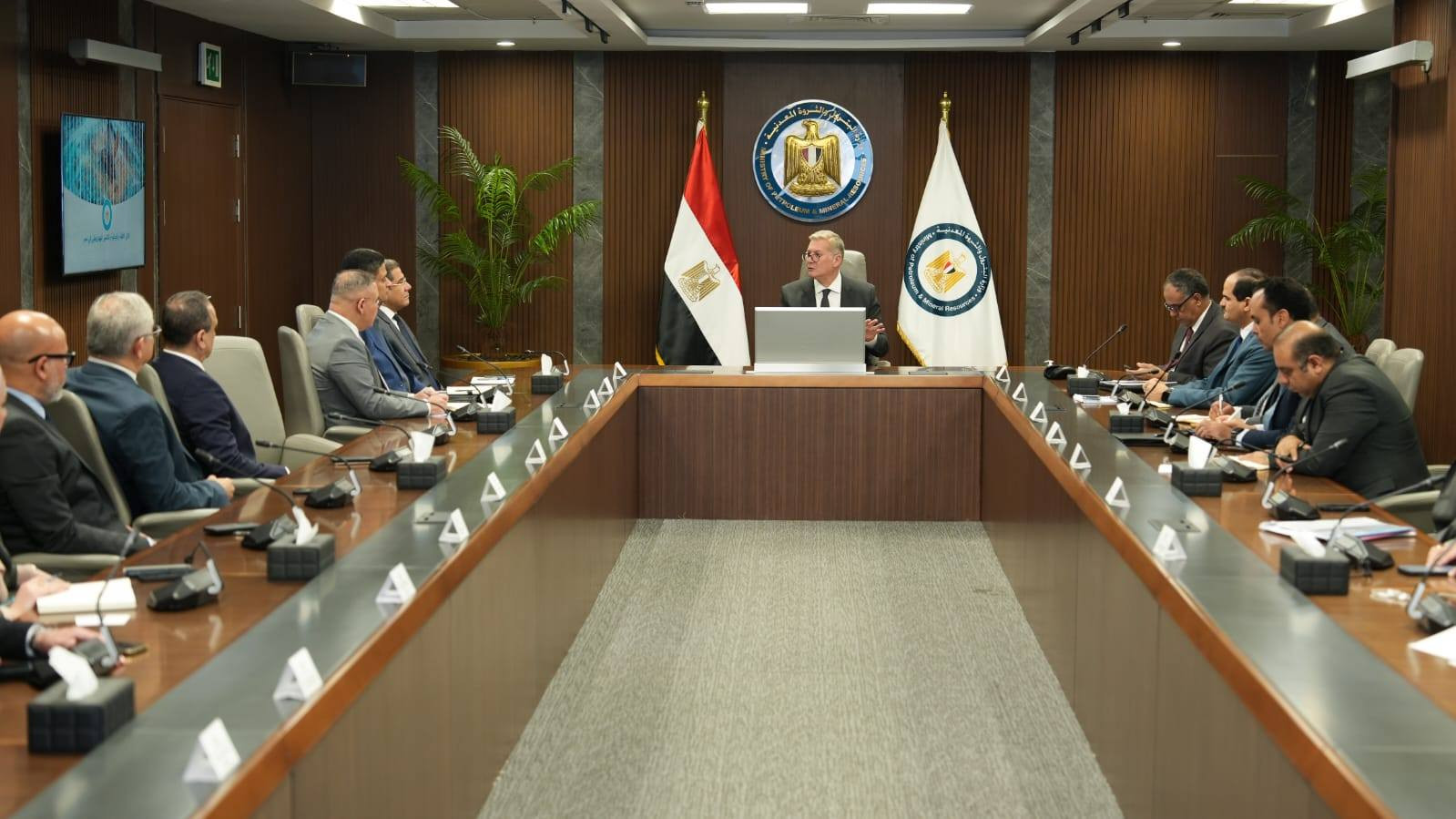 البترول: تطبيق تقنيات الحفر الأفقي والتكسير الهيدروليكي لزيادة الإنتاج