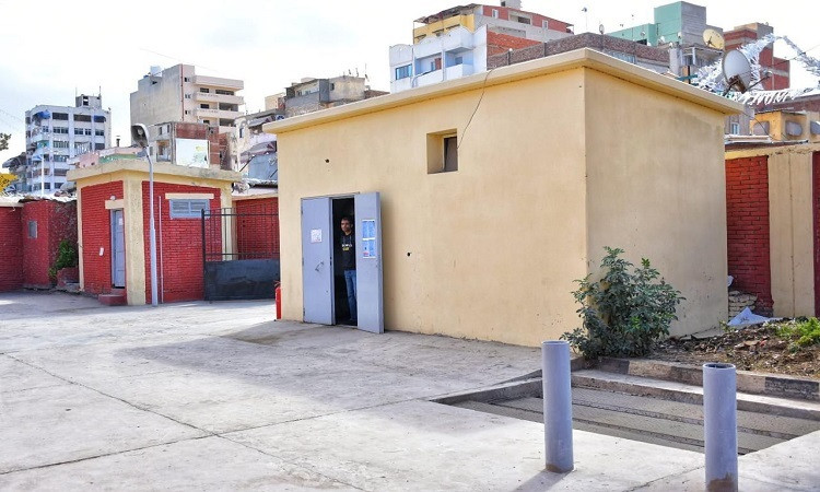 محافظ بورسعيد يتفقد سير العمل بمحطة رفع الصرف الصحي R1