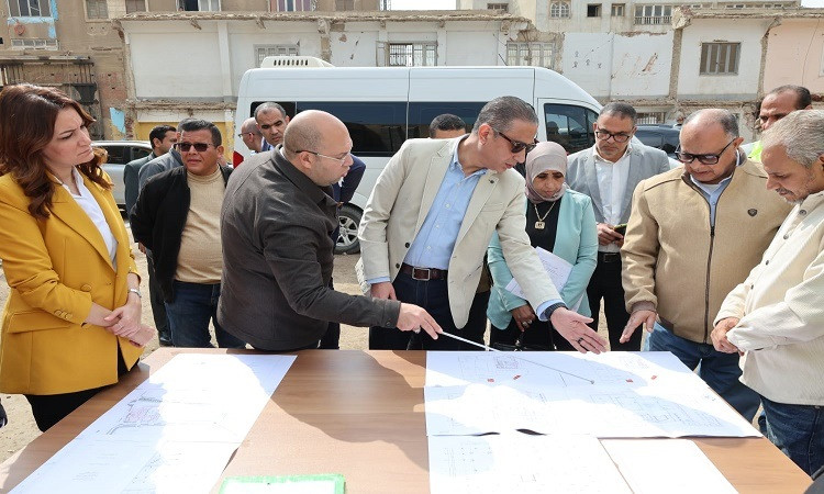 محافظ الجيزة يتابع انتظام العمل بالمركز التكنولوجي بالبدرشين