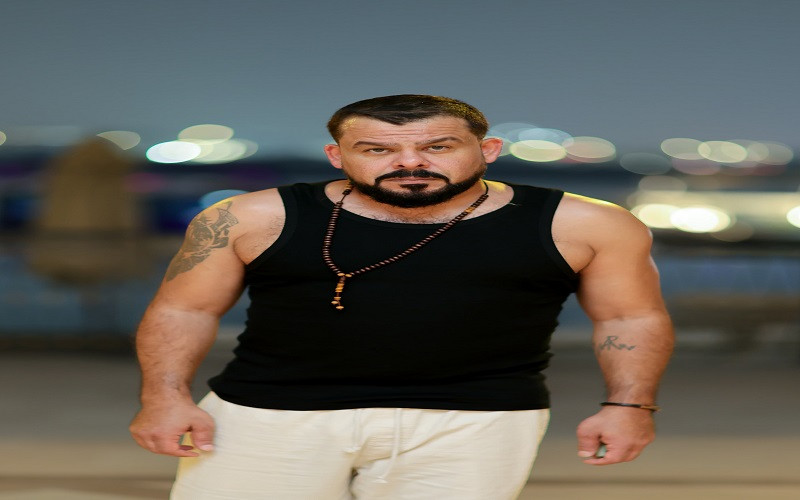 منذر رياحنة يوضح حقيقة صورته داخل المستشفى