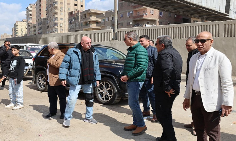 محافظ الجيزة يجوب الشوارع لرصد الإشغالات وبؤرالمخلفات