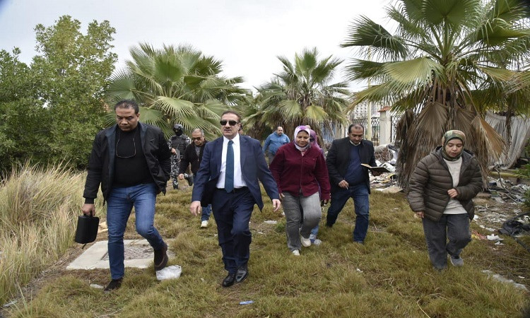 محافظ بورسعيد يتفقد المنطقة المحيطة بمكتبة مصر العامة ببورسعيد