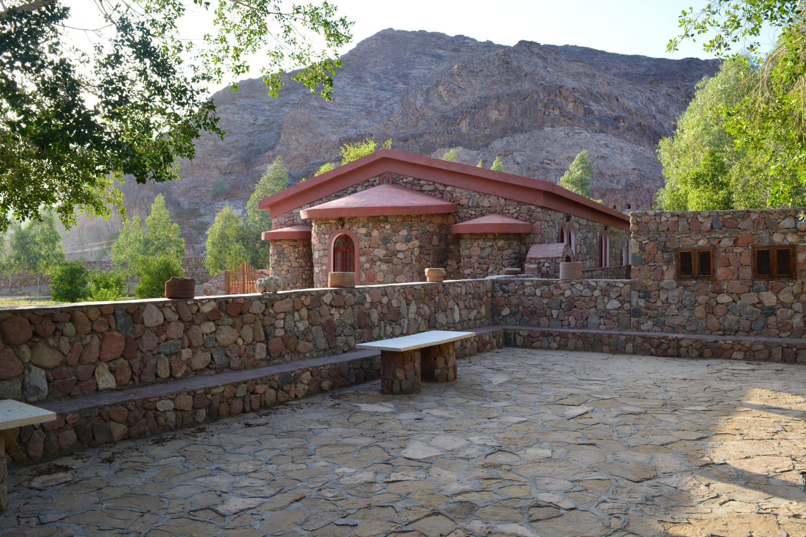 اعتكاف في دير البنات