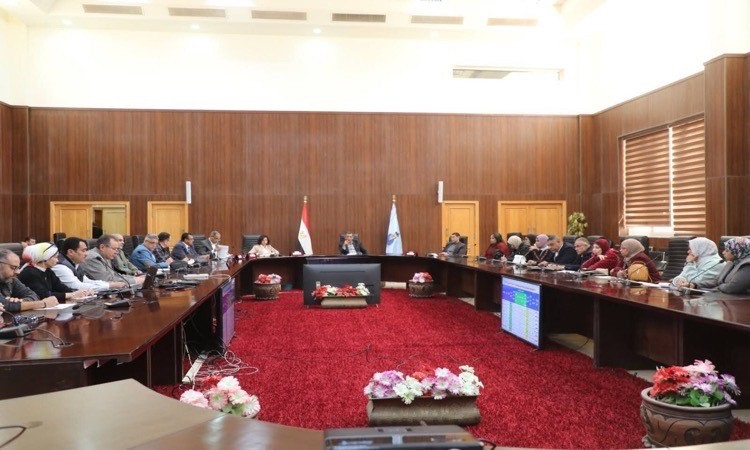 محافظ البحر الأحمر يتابع مستجدات ملف التصالح على مخالفات البناء وفق ال