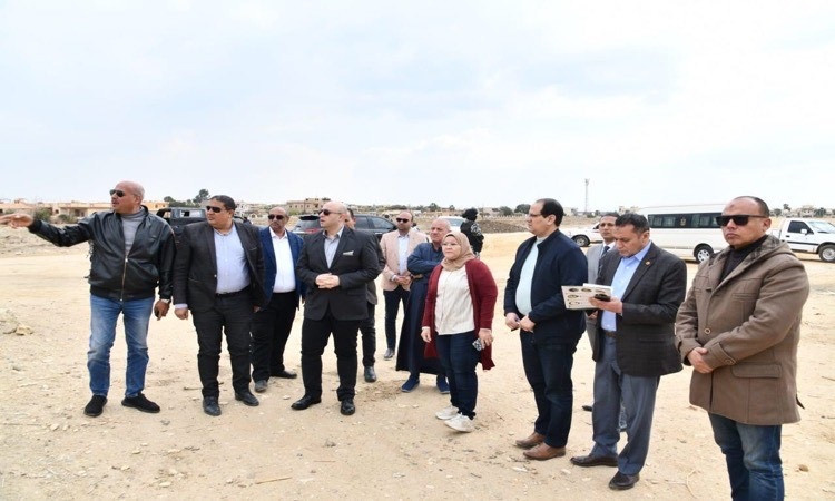 محافظ الفيوم يتابع تطهير بحيرة قارون ومواقع إنزال زريعة الجمبري