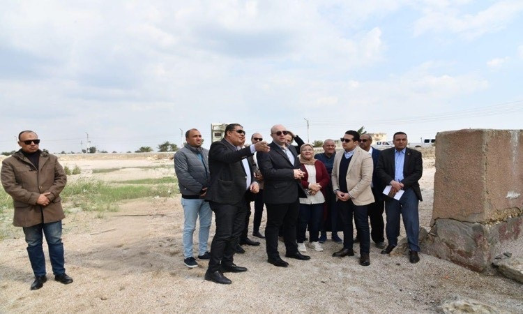 محافظ الفيوم يتابع تطهير بحيرة قارون ومواقع إنزال زريعة الجمبري