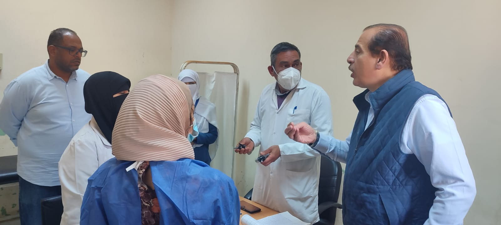 نائب وزير الصحة يتفقد منشآت أسوان ميدانيًا