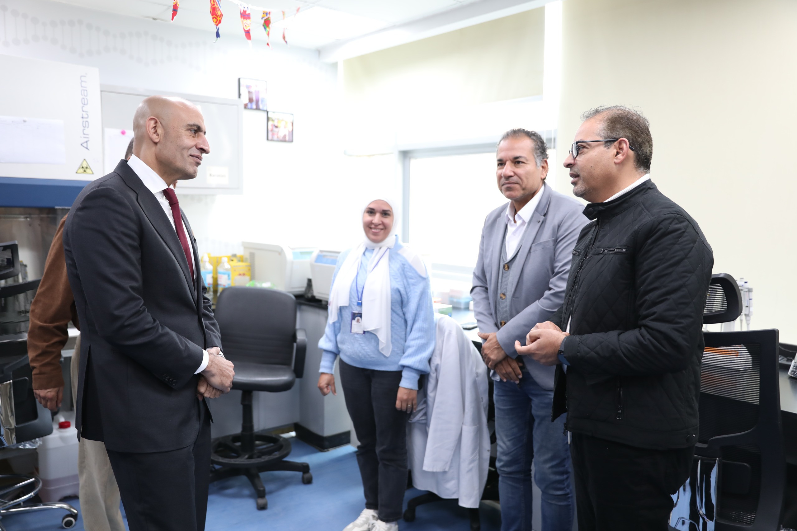 وزير التربية والتعليم في زيارة للمستشفى: 57357 رائدة في كافة المجالات