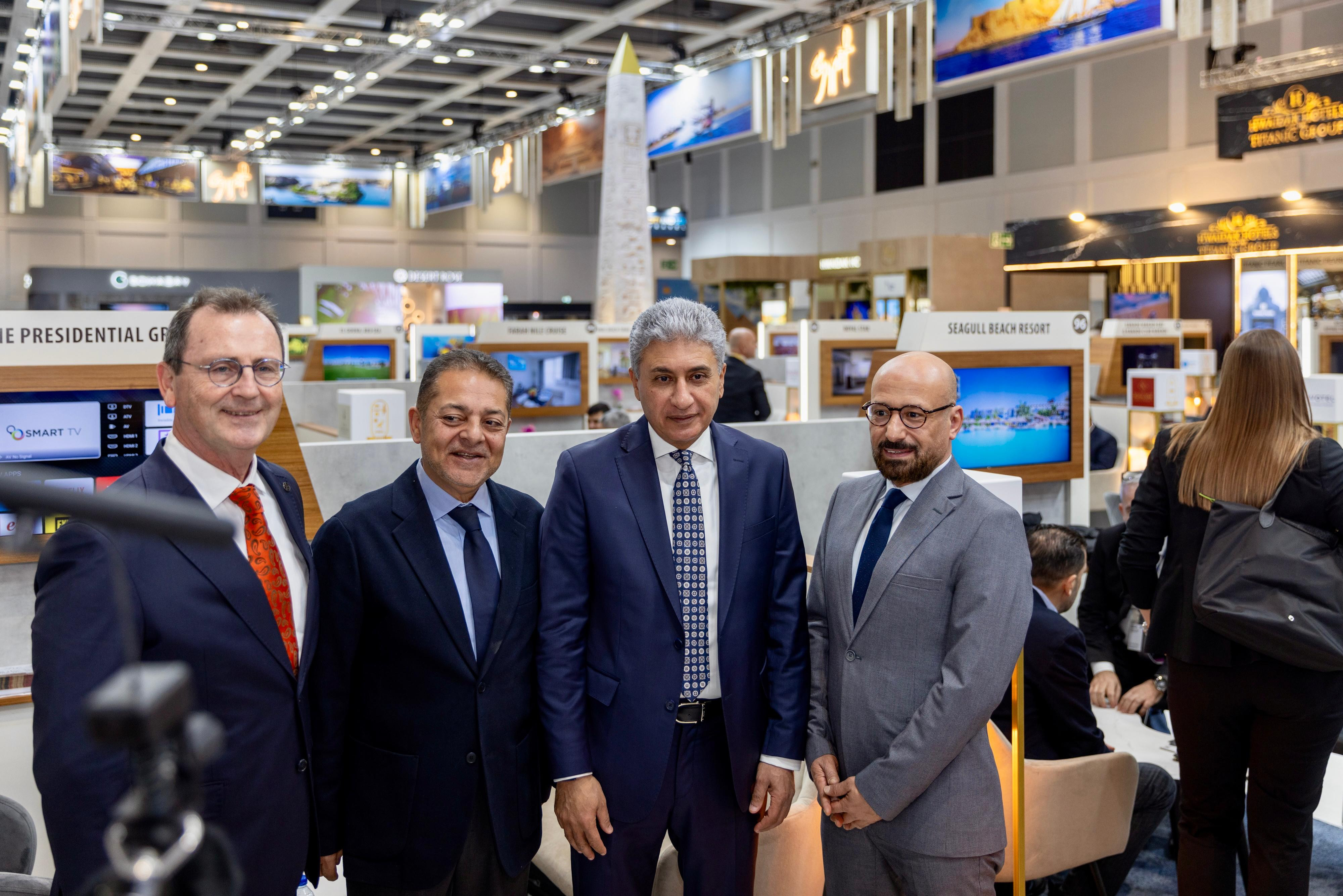 وزير السياحة والآثار يفتتح الجناح المصري المُشارك في فعاليات بورصة بر